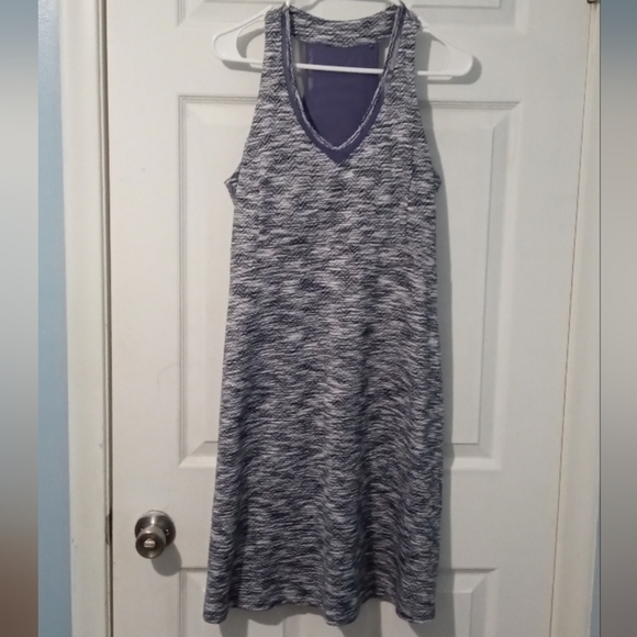 MPG Dresses & Skirts - MPG Gray and White Textured Midi Sports Dress